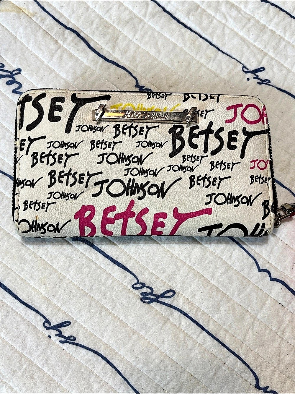 Betsey Johnson Zip-Around Wristlet Wallet in Black & Pink